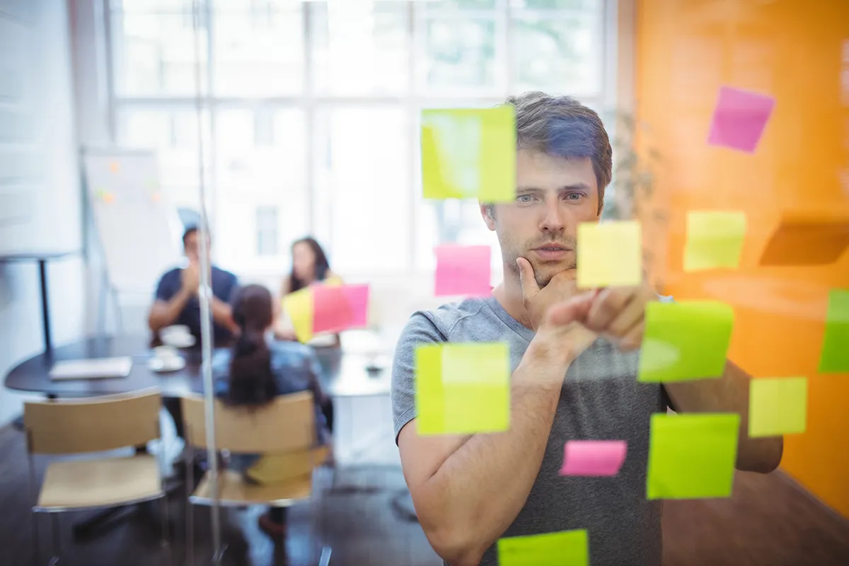 close-up-male-executive-reading-sticky-notes